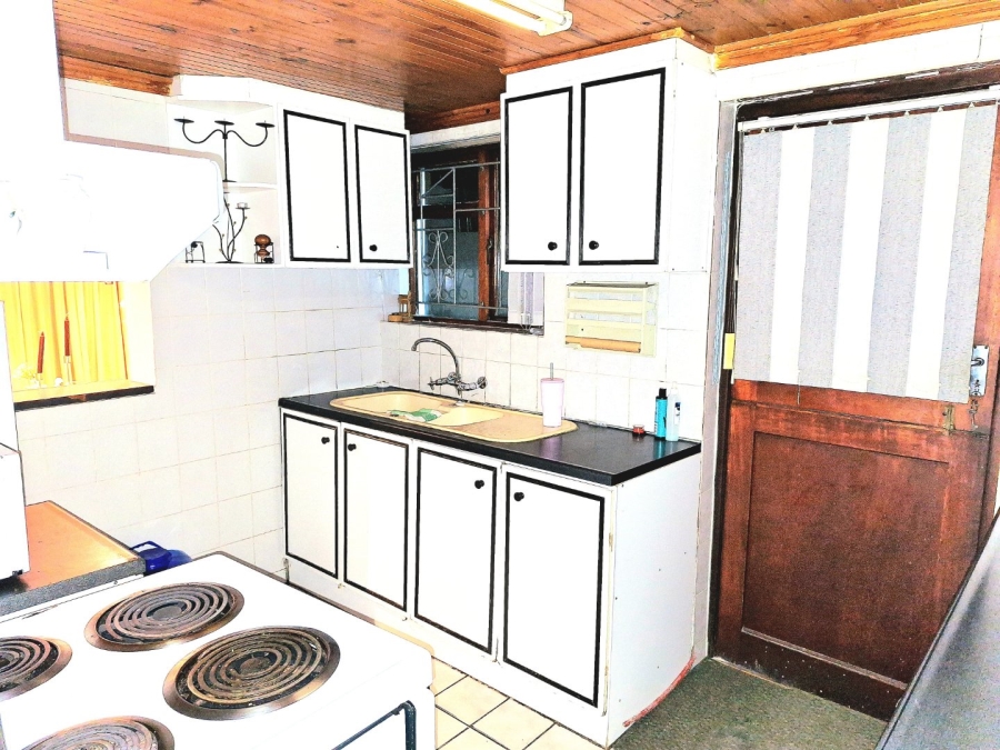 To Let 4 Bedroom Property for Rent in Rocklands Western Cape